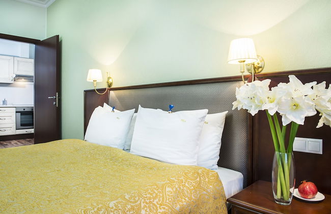 Greguar Hotel & Apartments - Photo 6