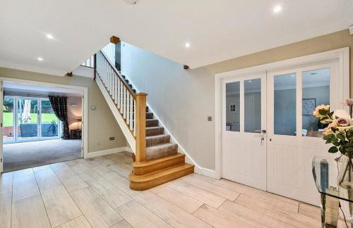 Luxurious Modern Henley Home with Pool & Hot Tub, 5 Bedrooms, Parking - Foto 19