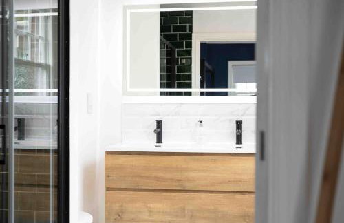 The Lymington Hub Slps 13 hot tub/chef/spa - Photo 40