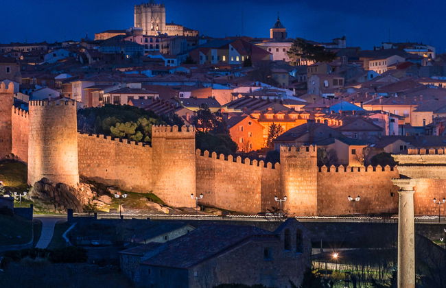 Tour de leyendas por la Ávila iluminada - Foto 1