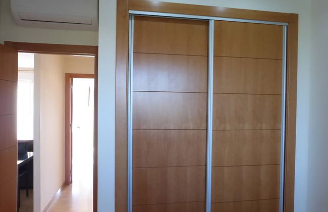 Beautiful 2 Bedroom 2 Bathroom Apartment With Pool - Photo 4