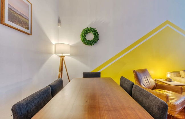 Stairway 3BR Apt w W D Ideal for Groups - Foto 17