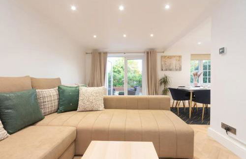 Gorgeous 4 BR House Near Station mins to London - Pass the Keys - Foto 1