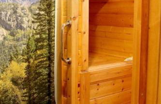 Comfortable Cabin Rental with Pool Access near San Antonio, Texas - Photo 14