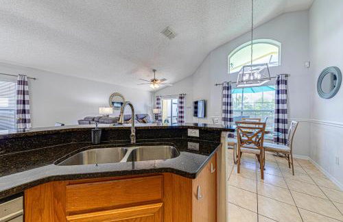 #463-Fabulous 4 bed villa with south facing private pool and spa overlooking water - Foto 35