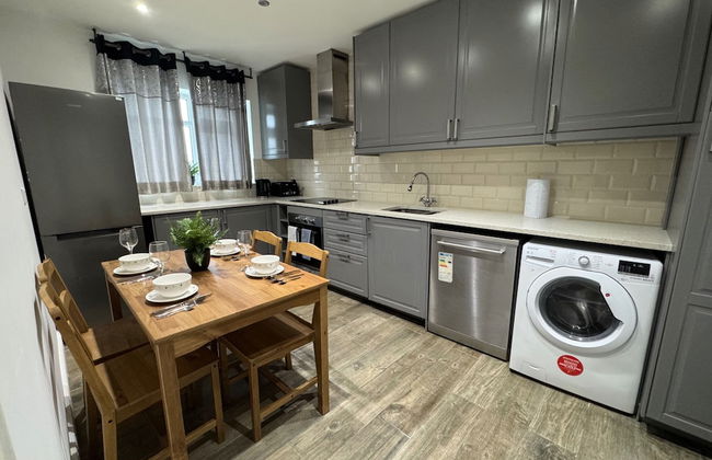 2 Bed Flat - Sleeps 4 - Parking - Wifi - Foto 1