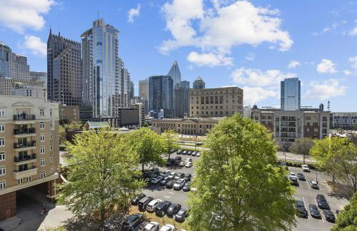 Midnight Marvel - Amazing City Views, Free Parking - Foto 45