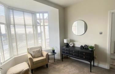 Spacious Town House - Photo 3