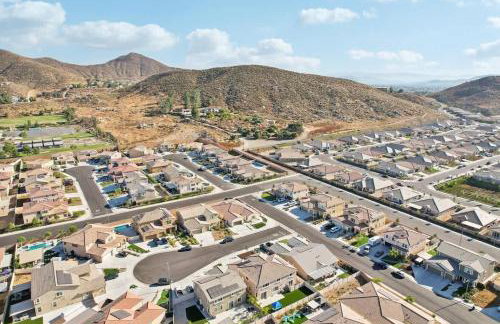 Entire Private Home with 5 Bedrooms 3 Bathrooms, 3000 sqft, Gated Yard, Garage, Nice View, Available Now - Foto 43