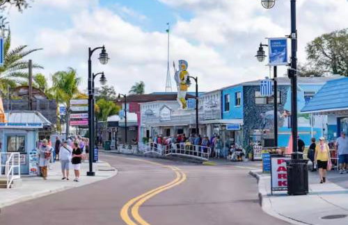 Cozy one bedroom with great water views lots of room - Foto 13