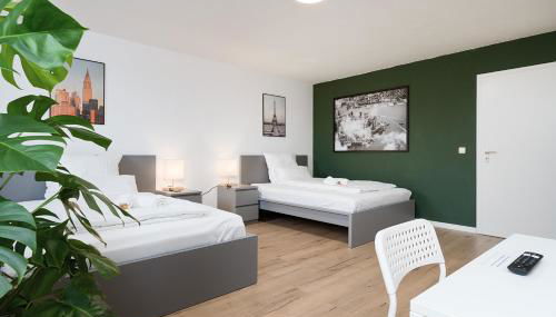 Einfach aber sehr komfortabel - Wohnung für 12 Personen - 2xWC - Gruppen, Messe, Monteure, Studenten - Voll ausgestattet - 6 Betten 140x200cm hochwertig, 3 Smart-TV 55 Zoll Netflix, 1000 Mbit WLAN, voll ausgestattete Küche - Foto 2