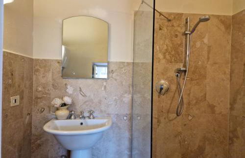 Villa Calcina, Beautiful Tuscan Farmhouse - Photo 40