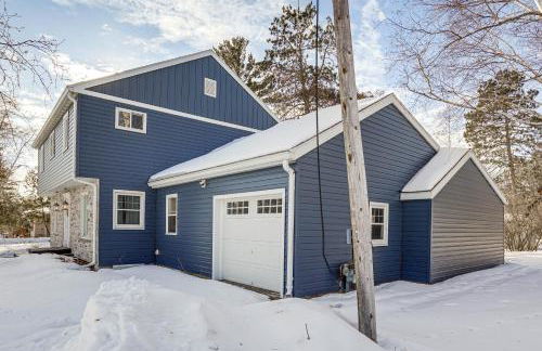 Family Fun on Lake Bemidji! Spacious Home with Yard - Foto 40