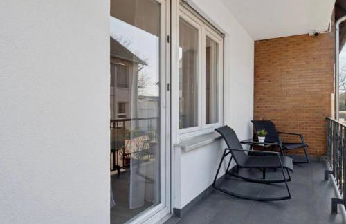 Prime Host Balcony Apartment - Photo 19