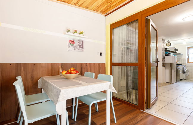 2 bedroom House in Siófok with garden and hot tub - Photo 4