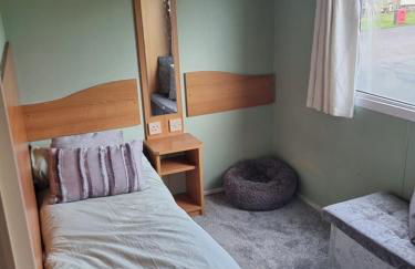 Caravan - Sleeps 8 pet friendly & hot tub - Foto 17