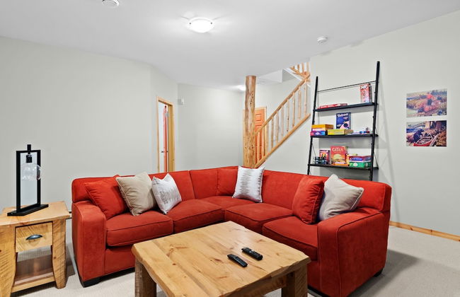 MODERN 4,500 sqft Ski Chalet: 5 Br + 6 Ba | Pool Table | Pool + PRIVATE Hot Tub - Photo 57