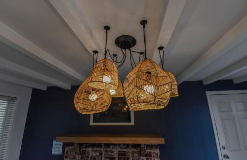 Enchanting Upper Unit with City Charm - Foto 10