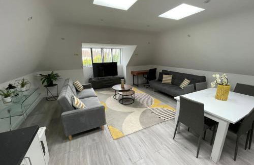 Orchid Lodge - Two Bed Generous Flat - Parking, Netflix, WIFI - Close to Blenheim Palace & Oxford - F4 - Photo 13