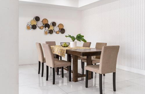 April Sale! 4 BR - Private Pool, Grill, Soaking Tub, Near Coral Gables & MIA Airport - Photo 32