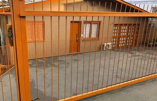 Casa perto do centro vale dos vinhedos, caminhos de pedra - Foto 16