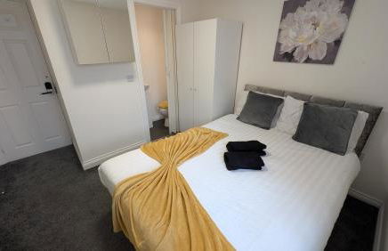 Large Modern House with Private Parking - Foto 142