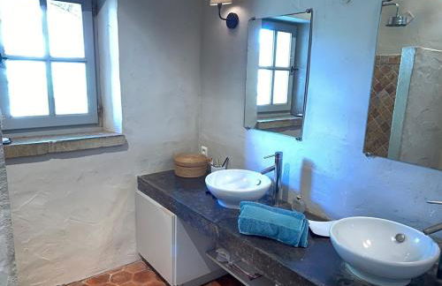 In Gordes, facing the entire Luberon Park a beautiful 5 bedrooms house - Photo 21