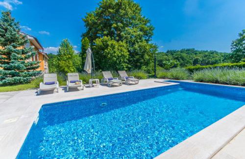 Villa Ritoša, a beautiful pool villa surrounded by greenery - Photo 25