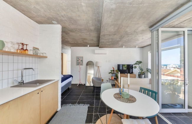 Seaside Studio Apartment, 9 Mins to Queens Beach! - Photo 12