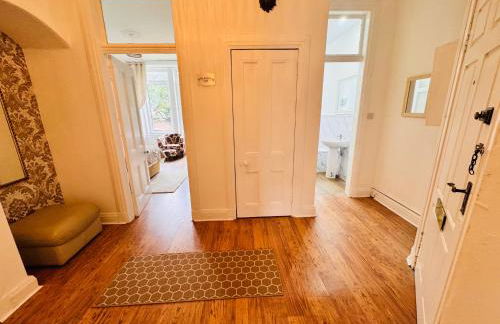 THE RESTING LION - Gourock Town Center Holiday Home Apartment - Foto 12