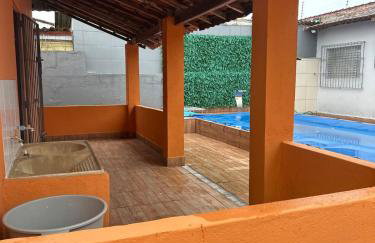 Cosa Aconchegante com Piscina - Foto 26