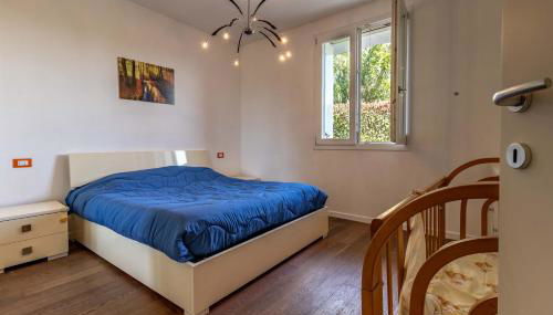 Airport Marco Polo -free park- - Photo 2