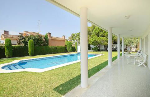R11 Casa Blanca con gran jardin y piscina - Photo 4