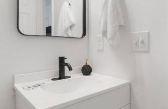 Stylish 2BR Urban Stay Near CAE Pet Friendly - Photo 5