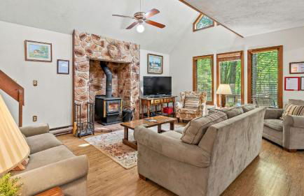 7mins to Skiing, Fire Pit, Game Table Lake Access Hygge Home by Avantstay - Foto 1