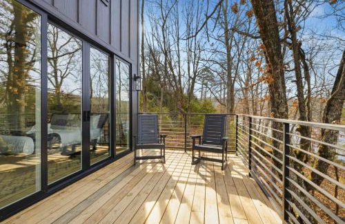 Lakeside Luxe-Lake Access-Hot Tub-Amazing Patio - Foto 33