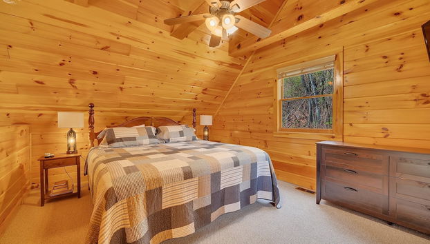 Tranquility - Quiet And Comfortable Cabin! Close To The Tanger Outlet Shopping 2 Bedroom Cabin by RedAwning - Foto 4, Habitación