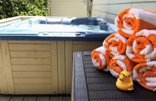 Charming Mid-Century Craftsman, Hot Tub with Serene Yard - Foto 19