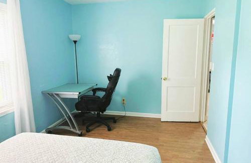 Super Cute & Cozy Home With 2 Bedrooms Near Everything In Jacksonville - Photo 10