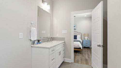 NEW Youngsville Escape KING Beds Cajun Luxury WiFi - Foto 2