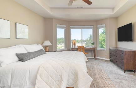 Canal Trail Base Camp by AvantStay Hot Tub Deck Walk to Pickleball 10 Min to Bend Family Friendly - Foto 38