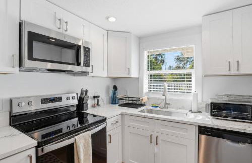 Canal-Front Oasis in Terra Ceia Pool, Patio, Dock - Foto 12