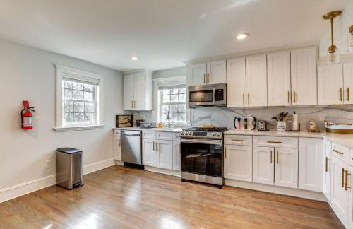 Long Branch Getaway - Walk to Beaches and Dining! - Foto 2