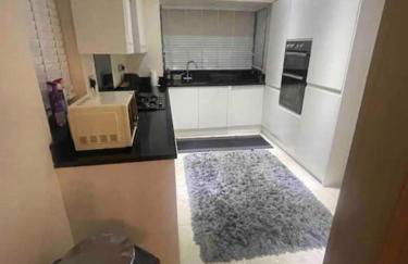 Charming House with Garden - Sleeps 6 & Parking - Foto 18