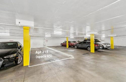 Beverly Hills Gem 1 BR Apt with Parking 218 - Photo 13