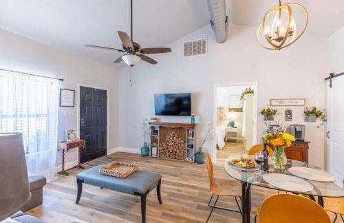 La Casita: Hot-tub & Firepit, 15 min to Fred! - Photo 41