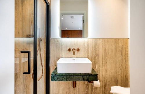 Covent Garden 2 bed 2 bath duplex - Photo 13