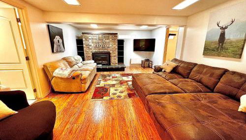 Newly Remodeled spacious units, minutes from mountains, inlet, downtown and airport - Photo 2