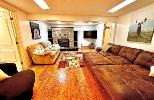 Newly Remodeled spacious units, minutes from mountains, inlet, downtown and airport - Photo 2