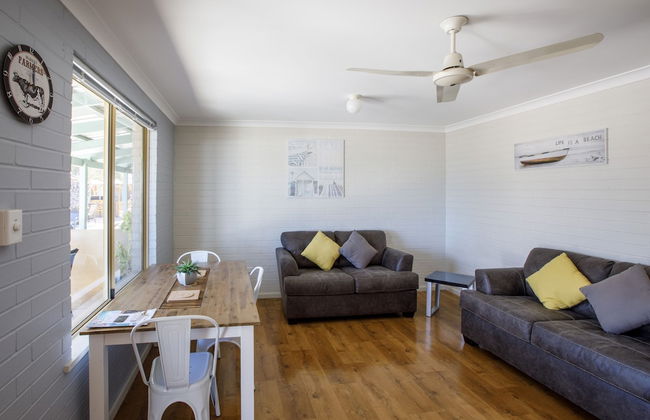 Shark Bay Seafront Apartments - Photo 26